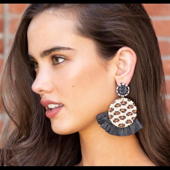 ONLY 1 LEFT Beautiful Cheetah Earrings ❤️ - Picture 2 of 2